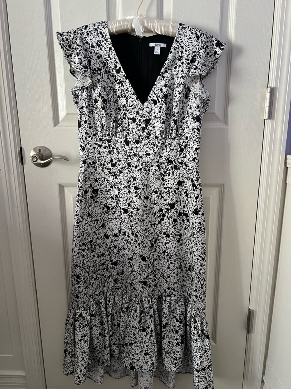 Bar III Black & White Speckled V‑Neck Flutter Sleeve Midi Dress